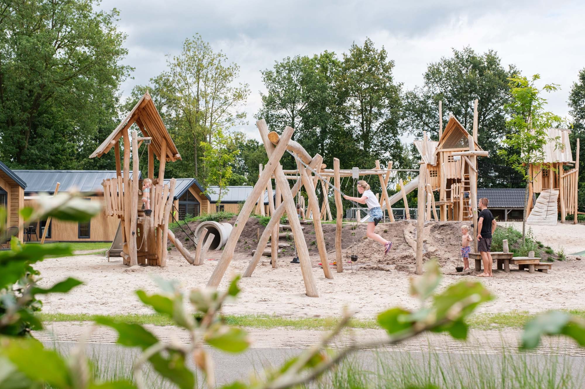 Grote buitenspeeltuin