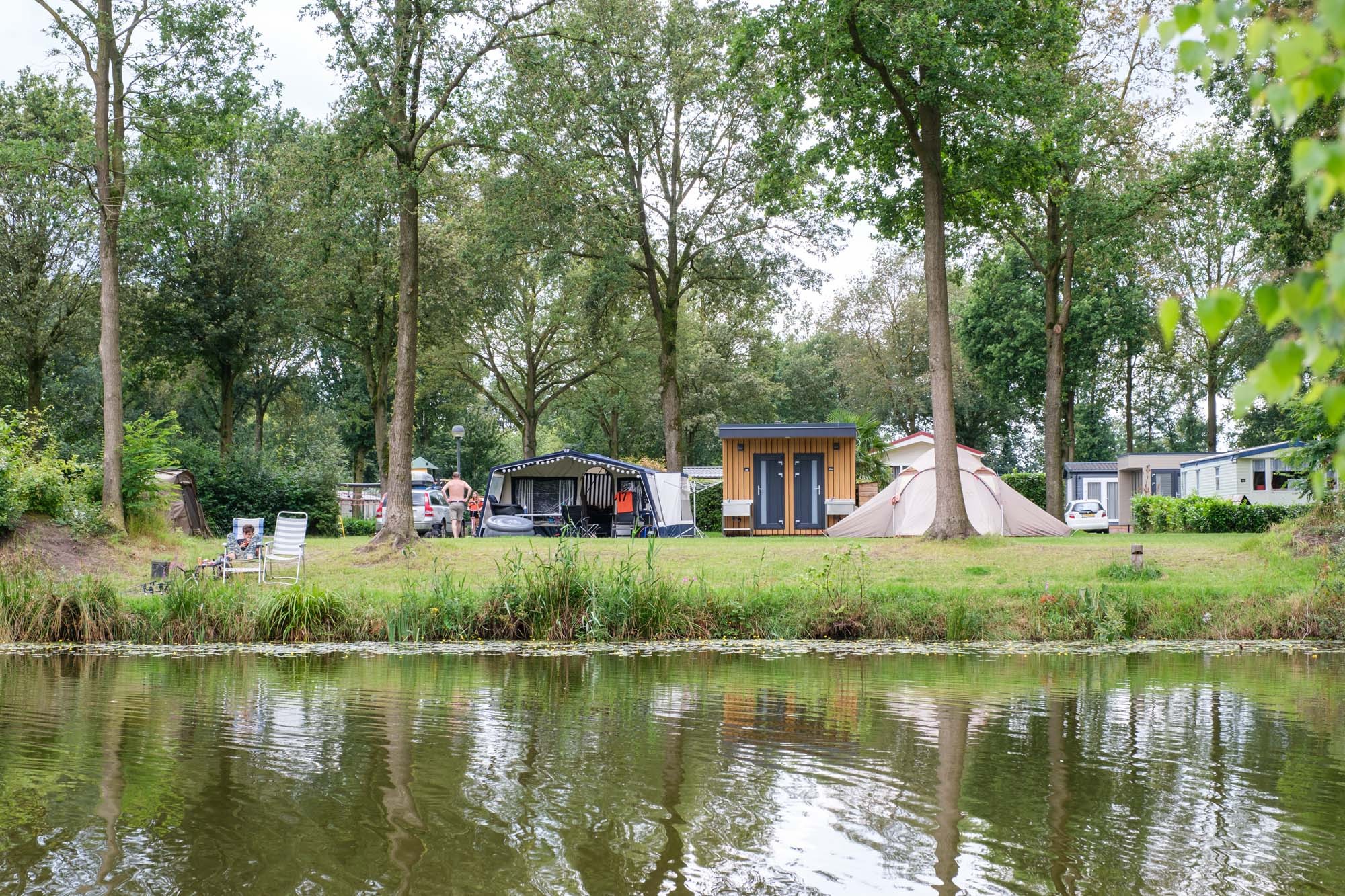 Privé sanitair aan de visvijver