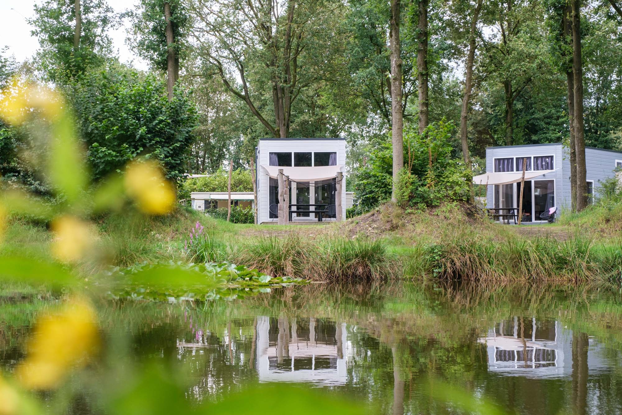 Tiny house aan de visvijver